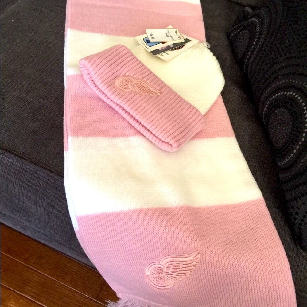 🏒 🧣 RED WINGS SCARF & HAT NWT - Picture 2 of 2